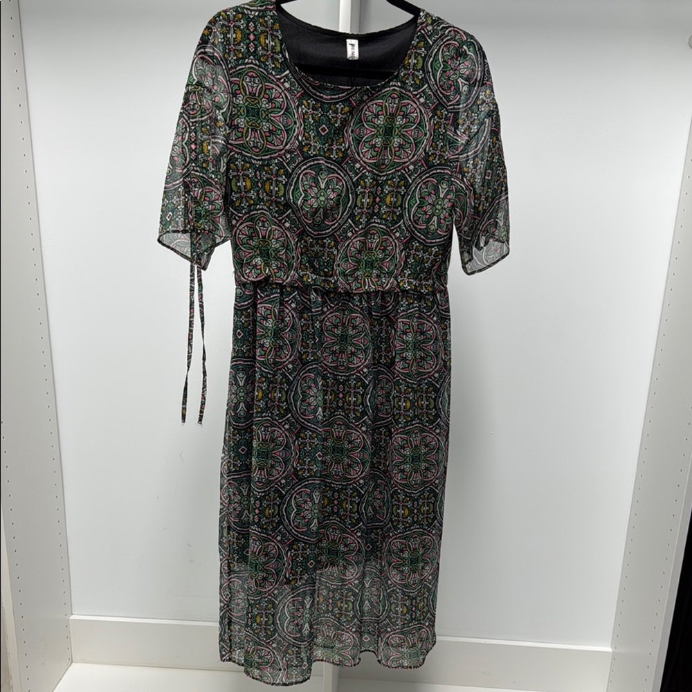 Chic Black and Green Patterned Midi Dress